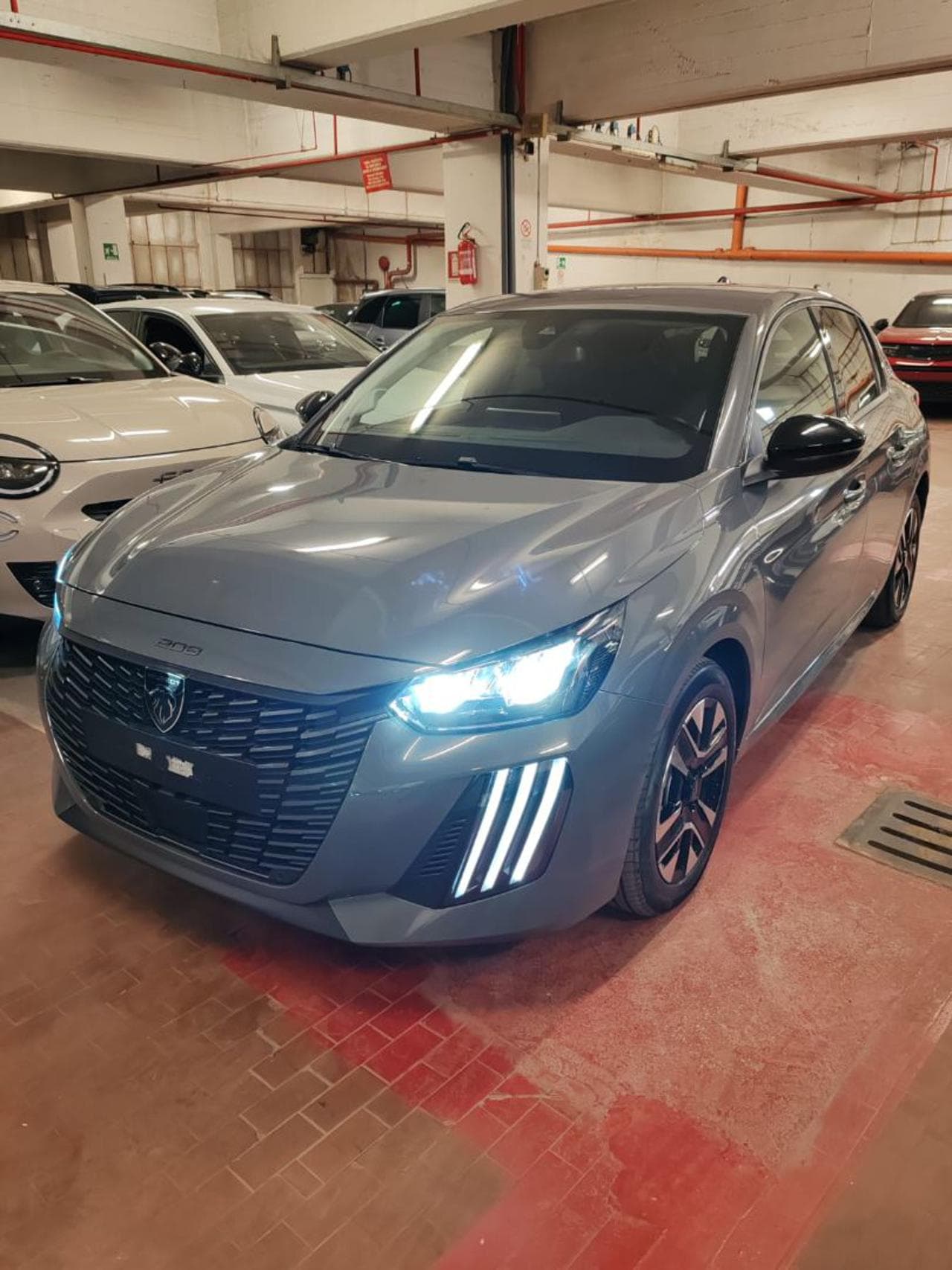 PEUGEOT 208